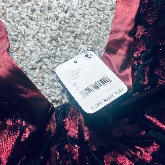 Free People Womans Burgundy Velvet Midnight Crop Top Size Small - Picture 3 of 4